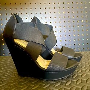Women’s Black Wedges Size 6